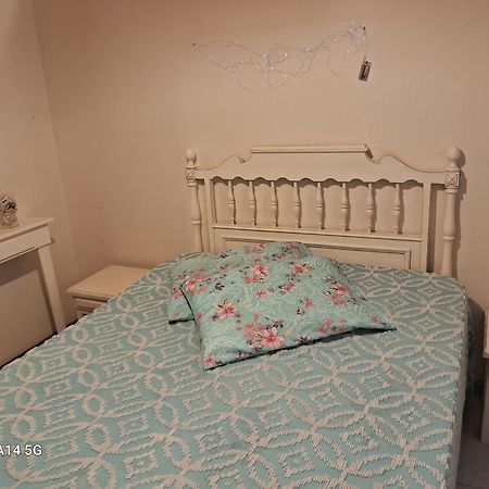 Alugo Quarto A 300M Da Praia 托雷斯 外观 照片
